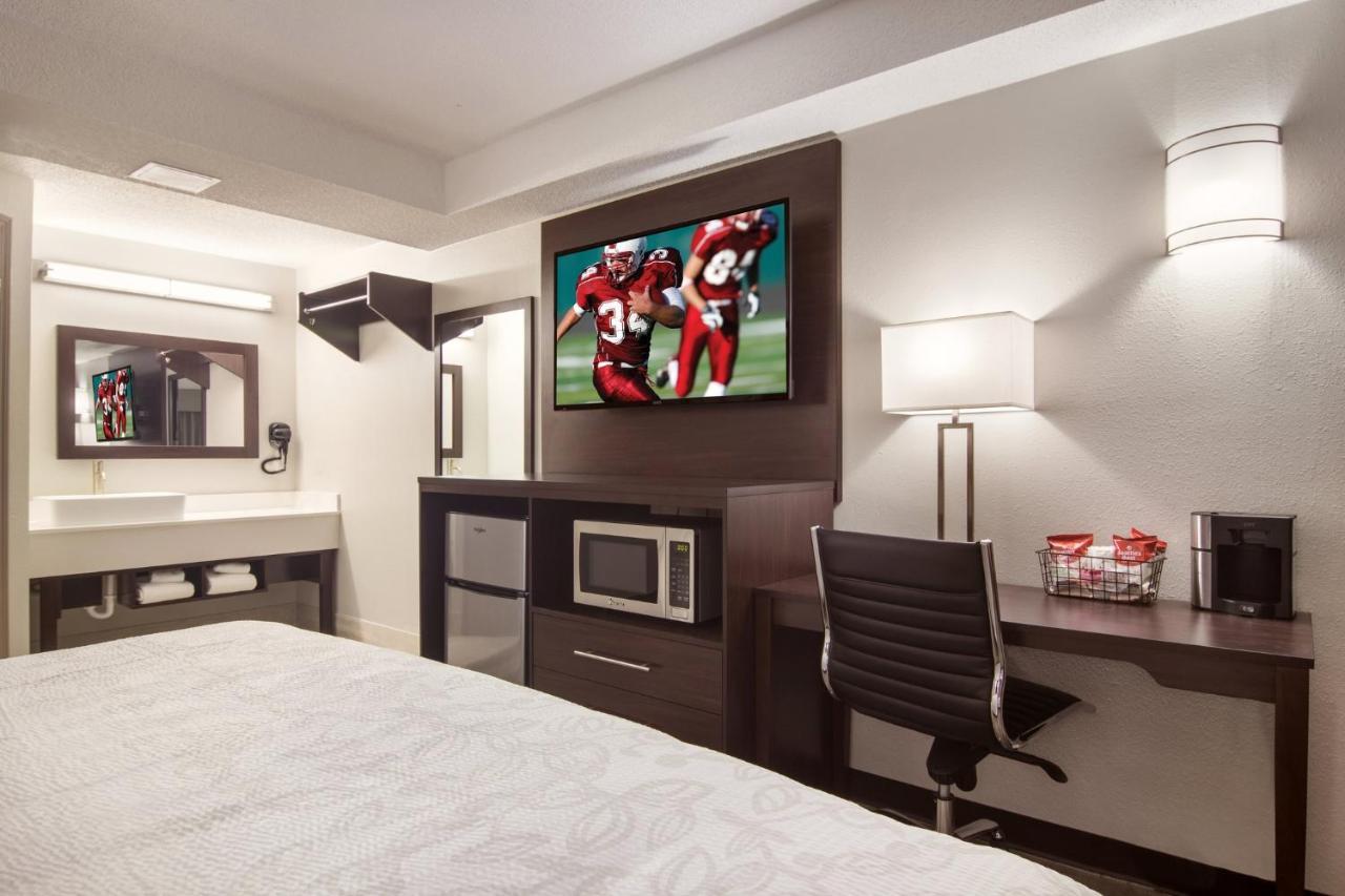 Red Roof Inn Plus & Suites Erie Zewnętrze zdjęcie