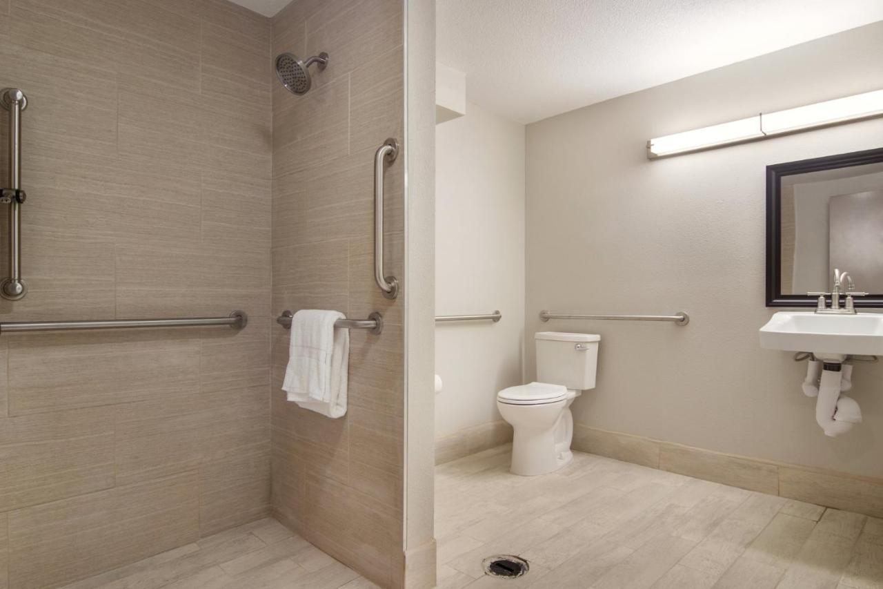 Red Roof Inn Plus & Suites Erie Zewnętrze zdjęcie