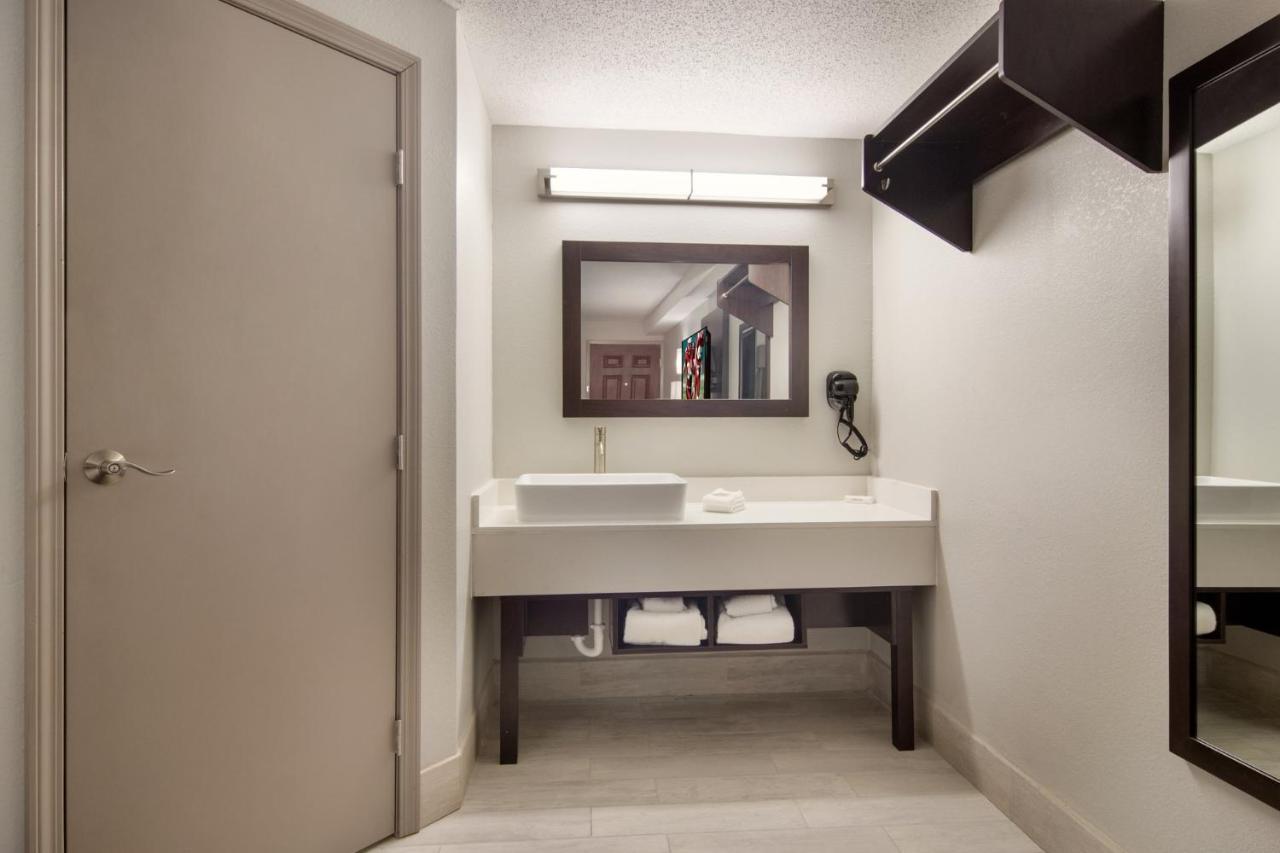Red Roof Inn Plus & Suites Erie Zewnętrze zdjęcie